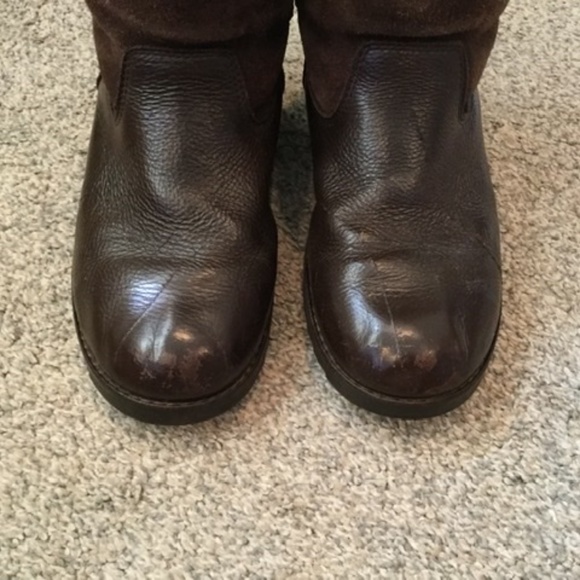 Ugg Brown Leather Children’s Boots - Picture 7 of 8